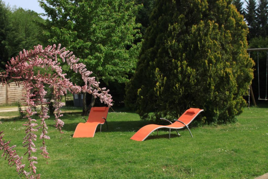 La Maison Du Bonheur Anlhiac Экстерьер фото